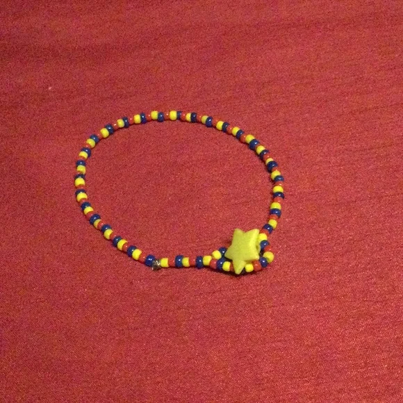 8 Coloured Bracelets - Picture 10 of 16